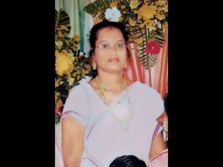 బాంబు పేలుడు: భవానీ పిల్లల రోదనలు, నిందితుడిని పట్టిస్తే నజరానా (ఫోటోలు)