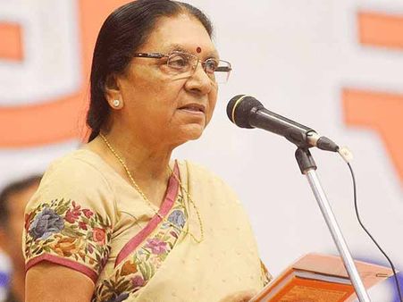 ఉగ్రవాదులకు ముస్లిం టోపీలు: ఓ మతానికి ఆపాదించడం తగదు, సీఎం క్షమాపణ