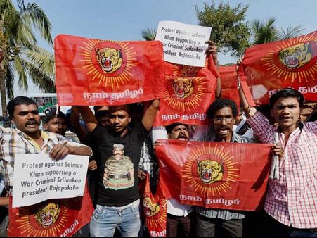 హీరోయిన్‌తో కలిసి శ్రీలంకలో ప్రచారం: సల్మాన్ ఇంటి ముందు ధర్నా