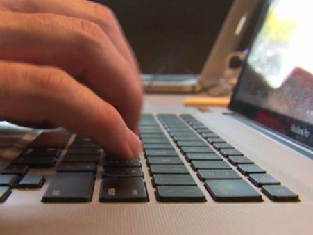 బెదిరింపు: అమెరికా నుంచి భారత విద్యార్థి బహిష్కరణ