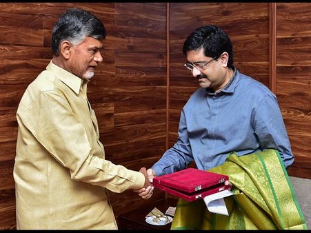 విశాఖలో బిట్స్: బిర్లా ఆపర్, బాబు హ్యాపీ (పిక్చర్స్)