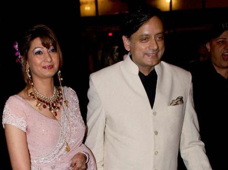 అనుమానాలు, అందుకే మాట్లాడలేదు: శశిథరూర్, సునంద అప్‌సెట్..