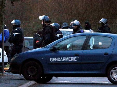 ప్యారిస్ ఆపరేషన్ పూర్తి: ఇద్దరు ఉగ్రవాదుల కాల్చివేత