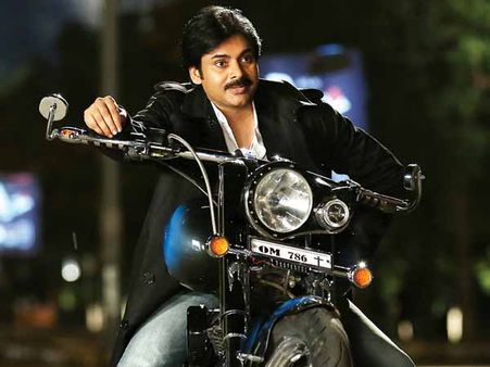 సమీరా రెడ్డి భర్తనే: పవన్ కళ్యాణ్ బైక్‌కు డబుల్ కాస్ట్