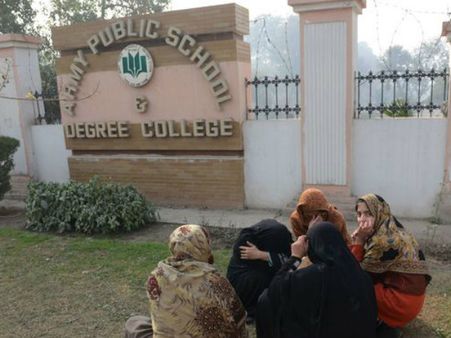 ఉగ్రవాదుల దాడి: తిరిగి ప్రారంభమైన పెషావర్ సైనిక పాఠశాల