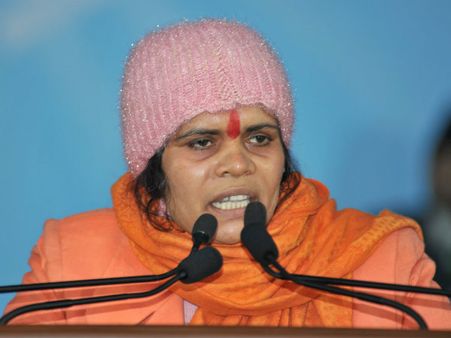 అసదుద్దీన్! హిందుత్వం తీస్కో లేదా పాక్ వెళ్లిపో: సాధ్వీ ప్రాచి ఫైర్