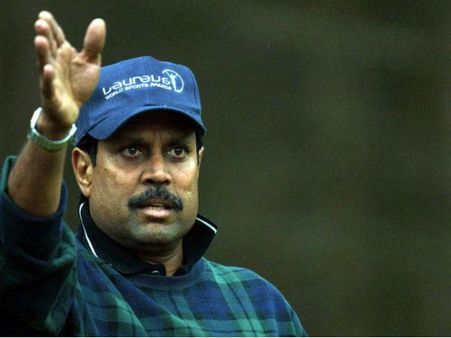 ధోనీ గ్రేట్, చూసి బుద్ది తెచ్చుకోవాలి: కపిల్ సంచలనం