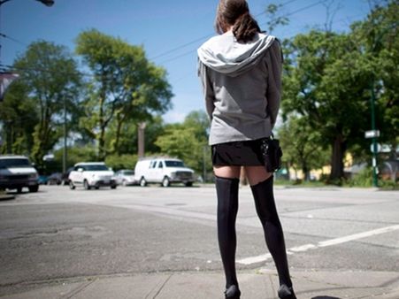 ఆయన వల్ల సెక్స్ వర్కర్‌గా మానేశా, అతనితో గడిపా, వాటా కావాలి!