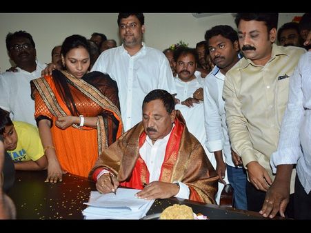 బాబుపై టీ మంత్రి ఘాటుగా: మీరు చెబుతారా అని చినరాజప్ప