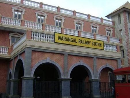 వరంగల్ రైల్వే స్టేషన్‌లో పేలుడు పదార్థాలు: సీజ్