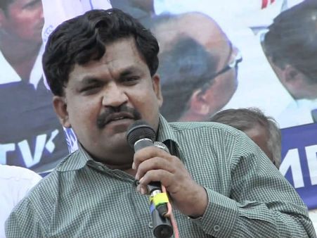 పూరీ జగన్నాథ్ చెంప పగులగొడతా: దేశపతి