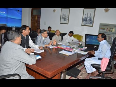 స్వైన్‌ఫ్లూ: కేంద్ర బృందంతో కెసిఆర్, ఆరోగ్యశాఖ మంత్రితో దత్తన్న(పిక్చర్స్)