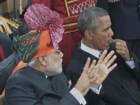 రిపబ్లిక్ వేడుకలు: చూయింగ్ గమ్ నములుతూ ఒబామా, వివరిస్తున్న మోడీ