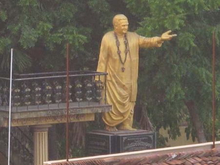 గోదావరి తీరంపై ఎన్టీఆర్ విగ్రహానికి వ్యతిరేకత