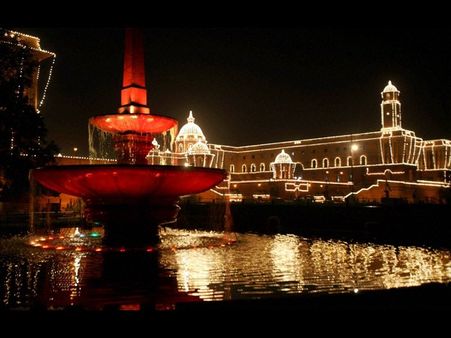 రిపబ్లిక్ వేడుకలు: రాత్రివేళ రాష్ట్రపతి భవన్ (ఫోటోలు)