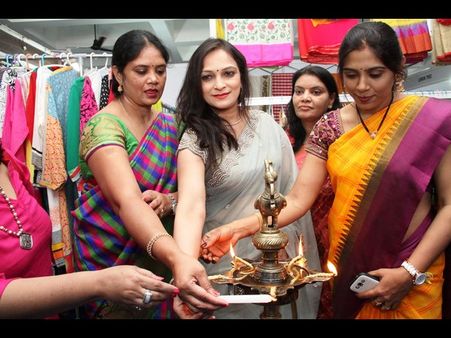 స్టైల్స్ అండ్ వీవ్స్ ఎక్స్‌పోలో బినా మెహతా సందడి(పిక్చర్స్)
