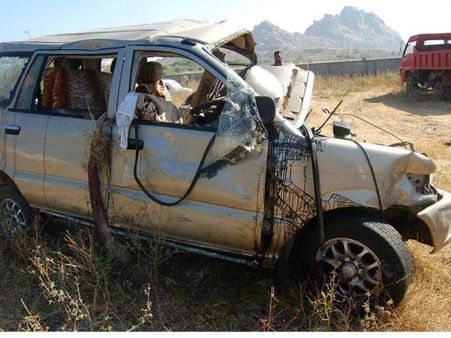 అతి వేగం... ఏడుగురి ప్రాణాలు బలిగొంది (ఫోటోలు)