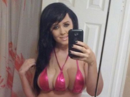 ఆపరేషన్ ద్వారా మూడో వక్షోజం పొందిన మహిళ అరెస్టు