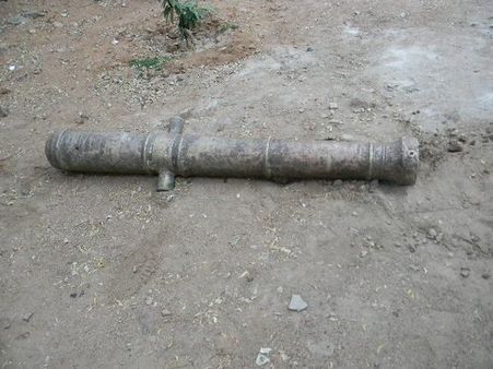 మొఘల్‌ కాలంనాటి ఫిరంగి స్వాధీనం(ఫోటోలు)