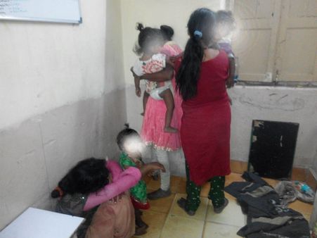 సెక్స్‌వర్కర్ల వీరంగం!: జూనియర్ ఆర్టిస్ట్‌పై రాళ్ల దాడి, అర్ధనగ్న ప్రదర్శన