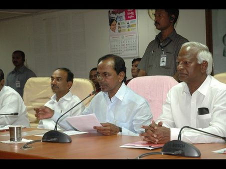 మీడియాపై కెసిఆర్ 'పరువు