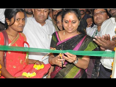 నిర్భయ సెంటర్‌లో కల్వకుంట్ల కవిత, ఎమ్మెల్యేతో కలిసి (పిక్చర్స్)