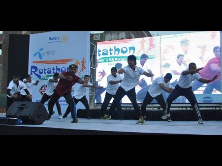 రోటాథాన్: అమ్మాయిల నృత్యాలు, పరుగు(పిక్చర్స్)