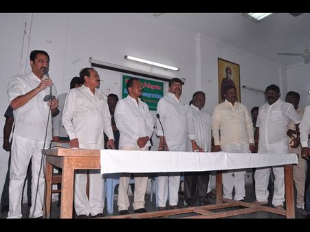 కేసీఆర్! ఏం పుట్టింది, రాజీనామా చేసి రా!! (పిక్చర్స్)