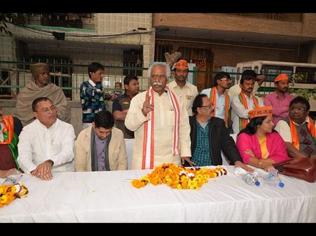 ఢిల్లీలో బీజేపీకి రివర్స్: తెలుగునేతల ప్రచారం బీజేపీకి ఓట్లు తెచ్చేనా?