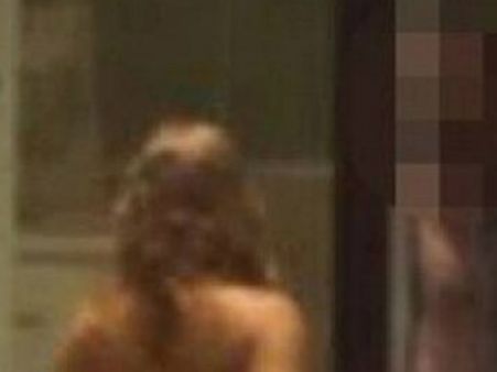 ఆఫీస్‌లోనే లవర్స్ సెక్స్, వీడియోలు చూసి షాక్ (పిక్చర్స్)