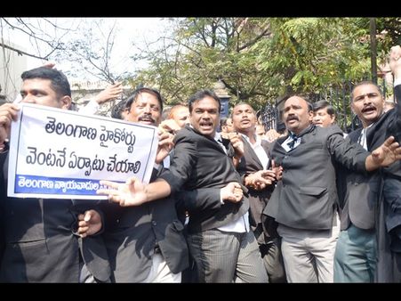  హైకోర్టు విభజనకు బాబు, వెంకయ్యలే అడ్డు: టీ లాయర్లు (ఫోటోలు)