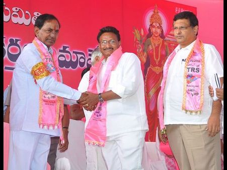 హైటెక్ సిటీ ఓ పిచ్చి సిటీ: బాబుపై కెసిఆర్(పిక్చర్స్)