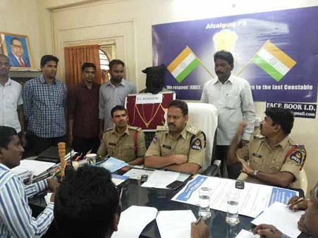 ధూమ్ ఫిల్మ్‌లో లాగే, సినిమాల్లో డూప్: చోరీలతో కటకటాల పాలు 