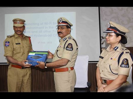  హైద్రాబాద్ పోలీసు స్టేషన్లు వైఫైతో అనుసంధానం: ప్రారంభం (పిక్చర్స్)
