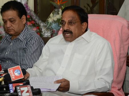 కారణమూ భూతమూ లేదు: బాబుపై తుమ్మల