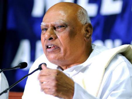 ‘కాళ్ల కింద మోడీ’: గాంధీ విగ్రహాన్ని ఆవిష్కరించేందుకు నిరాకరించిన రోశయ్య