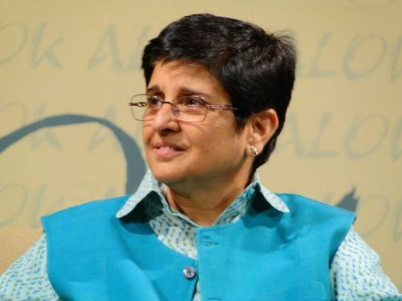 కిరణ్ బేడీ చేరికే బీజేపీ పరాజయానికి కారణమా?