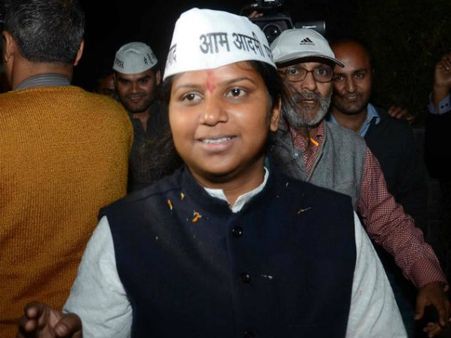 కేజ్రీవాల్ మంత్రివర్గ కూర్పు: రాఖీ బిర్లాకు మొండిచేయి