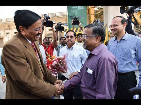 మెట్రో రైలు స్పీడ్: ఆ చిక్కులు తొలిగాయి (పిక్చర్స్)