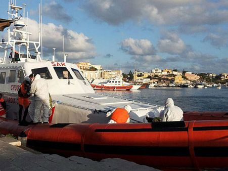 మధ్యధరా సముద్రంలో బోట్ల మునక: 300 మంది గల్లంతు