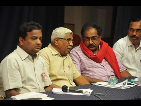 వాస్తు ప్రామాణికం కాదు: కెసిఆర్‌పై కోదండరాం, మోడీకి పట్టిన గతేనన్న తమ్మినేని