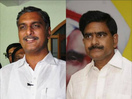 పరిష్కారం: హరీష్, ఉమ నవ్వుతూ కలిసి వచ్చి, చెప్పారు