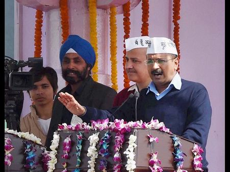 సీఎంగా ప్రమాణం స్వీకారం చేసిన కేజ్రీవాల్... ఎవరెవరికి ఏయే శాఖ(ఫోటోలు)