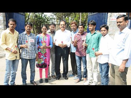 వాలెంటైన్స్ డేకు భద్రత: ప్రేమికులు ఇలా(పిక్చర్స్)