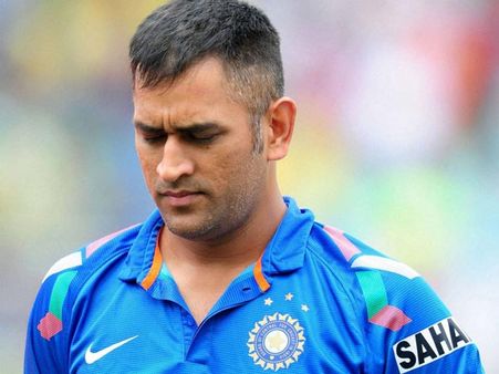 కప్ గెల్చినా కుదరదు: ధోనీ ఆనందానికి అంపైర్ అడ్డు