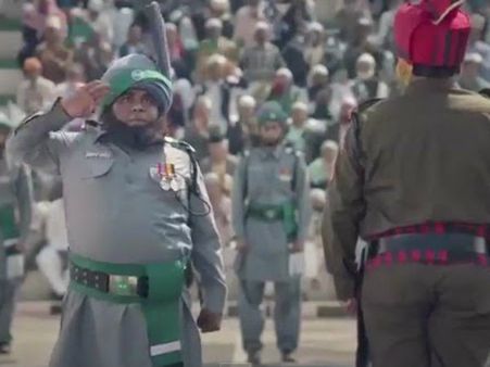 వివాదాస్పదమైన ఫెవిక్విక్ యాడ్: వెంటనే తీసేయండి లేకుంటే ఆందోళన(వీడియో)