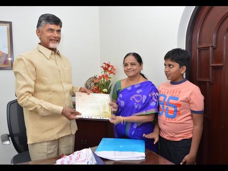 సుగుణమ్మకి చంద్రబాబు సూచనలు (ఫోటోలు)