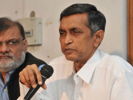 జెపి లోకసత్తాలో ముసలం: నేతల బహిష్కరణ