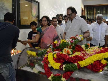 రామానాయుడికి సినీరత్న ఇవ్వాలి: కృష్ణంరాజు, రామ్ చరణ్ స్పందన