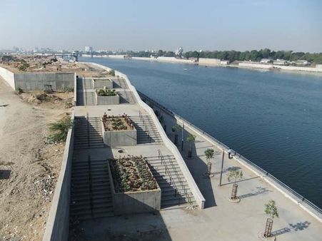 కేసీఆర్ మహా డైలమా: సీఎంని ఒప్పిస్తారా, తగ్గిస్తారా?